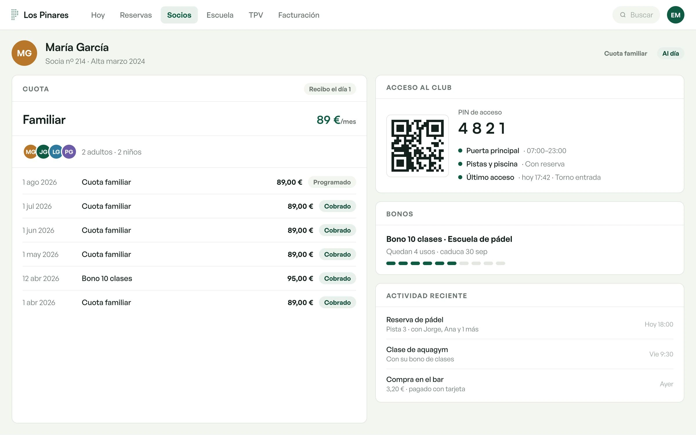 La ficha de una socia en Palestra: su cuota familiar y sus recibos, el acceso al club con QR y PIN, bonos y actividad reciente
